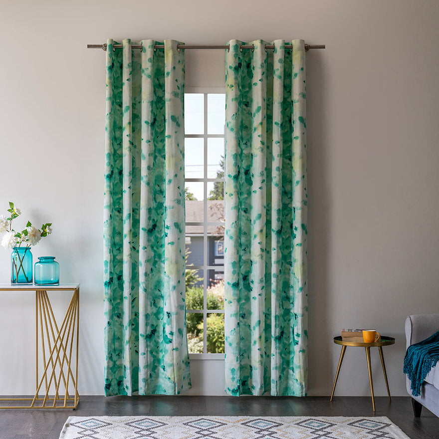 Beat the Heat with These Summer-Friendly Bedroom Curtains