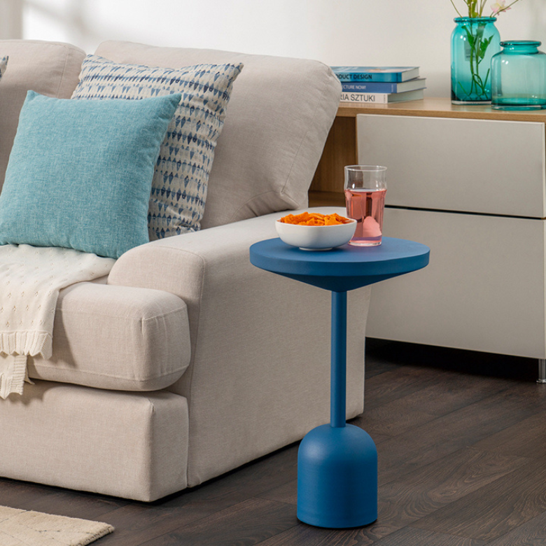 Best Round Side Table Designs for Small Spaces 