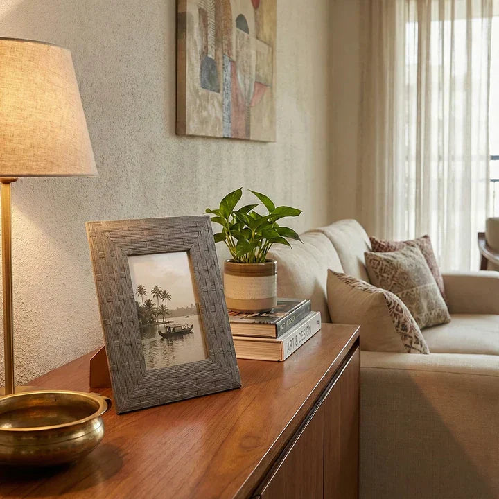 Wooden vs Metal Photo Frames: Style, Function, and Visual Impact