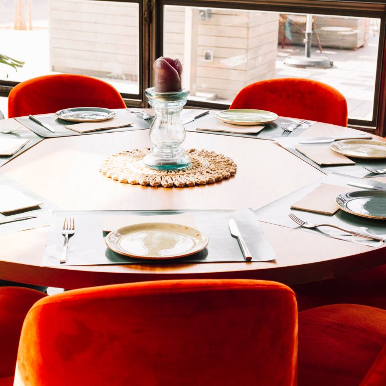 Pros and Cons of Round Dining Tables