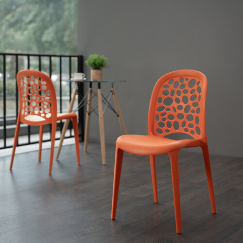 The Pros and Cons of Plastic Chairs vs Wooden Chairs